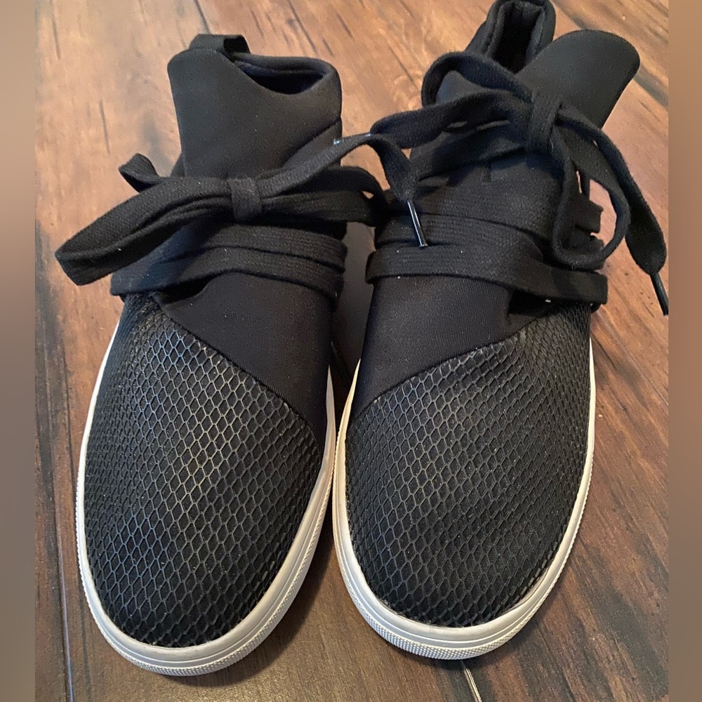Black Steve Madden size 7.5 slip on